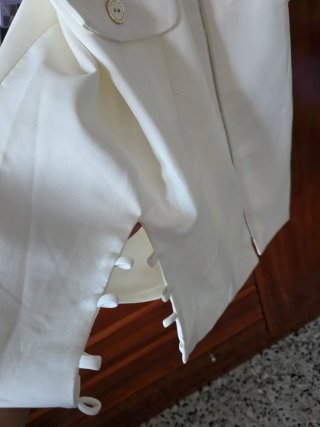 Vestito blazer bianco. È un vestito formale