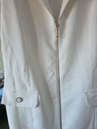 Vestito blazer bianco. È un vestito formale