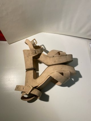 Tacones Beige con Plataforma talla 38