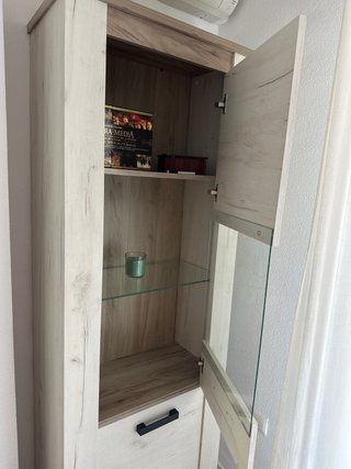 Mueble vitrina madera y cristal