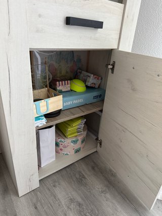 Mueble vitrina madera y cristal