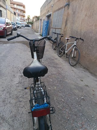 Bicicleta de paseo B-PRO blanca