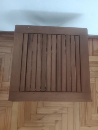 Mesa de salón o terraza de madera