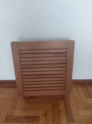 Mesa de salón o terraza de madera