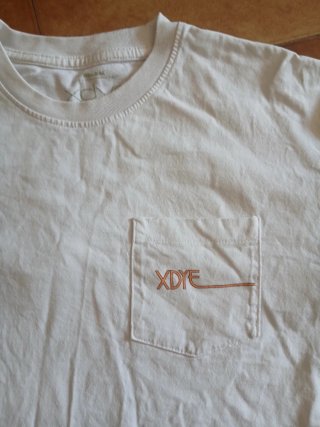 Camiseta blanca con bolsillo
