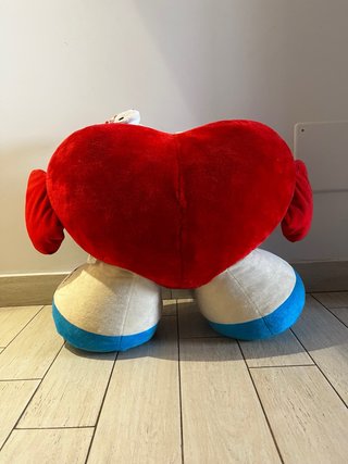 Grande peluche a forma di cuore