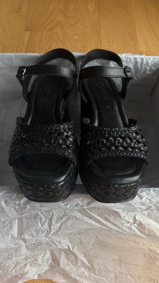Sandalias negras de plataforma tejidas “Carmela”