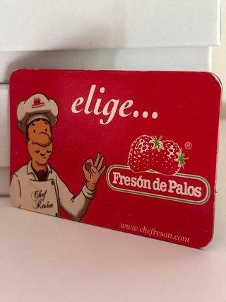 Imán nevera fresas 8x5cm