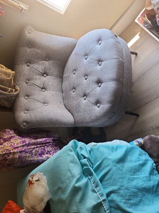 Sillón bajo tapizado gris