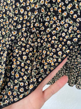 Falda mini floral negra nudo lateral