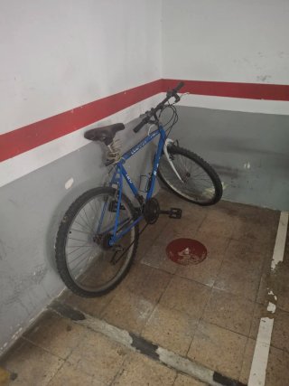 Bicicleta azul de montaña