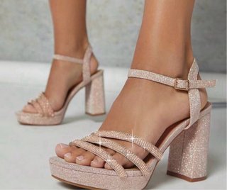 Sandalias doradas Shein tacón tiras brillantes