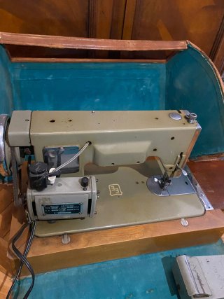 Máquina de coser antigua SIGMA