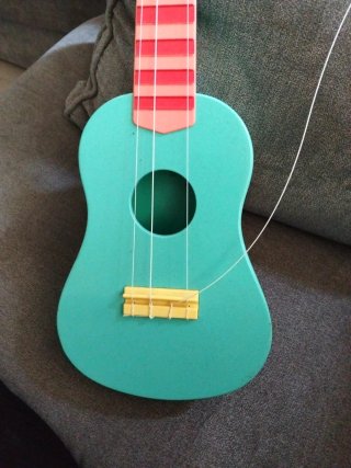 Ukulele color turchese e rosso