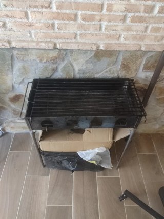 Barbacoa de carbón metálica