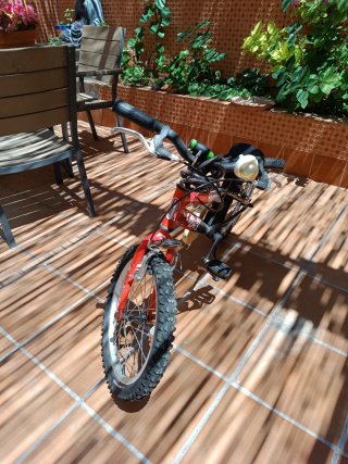 Bicicleta infantil roja
