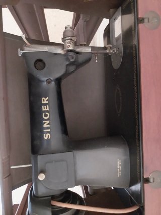 Máquina de coser Singer años 60