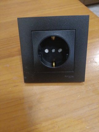 Paquete de 3 enchufes eléctricos negros