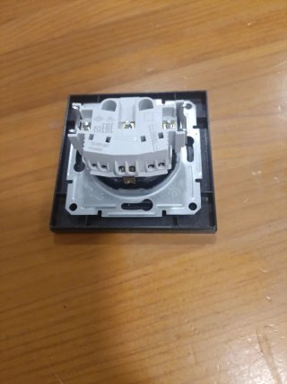 Paquete de 3 enchufes eléctricos negros