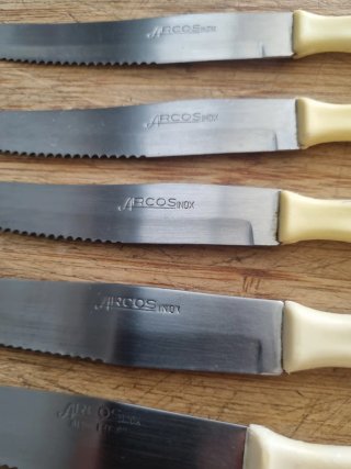 Set de 8 cuchillos de mesa