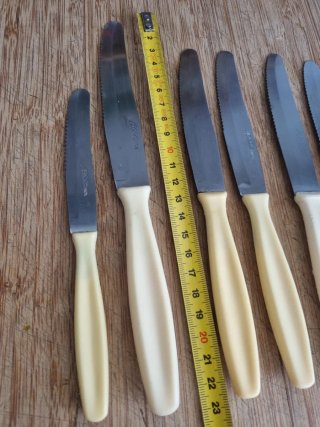 Set de 8 cuchillos de mesa