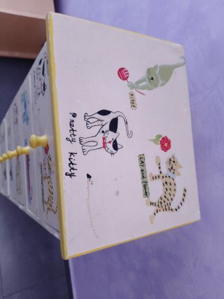 Cajonera infantil con dibujos de gatos