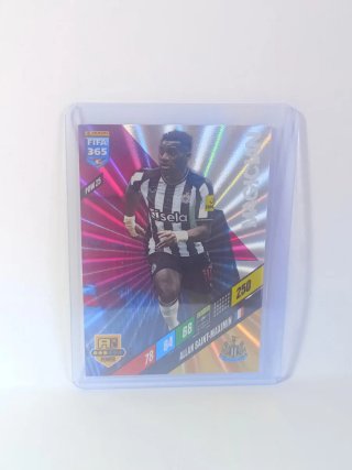 Cromo Panini FIFA 365 24 magician