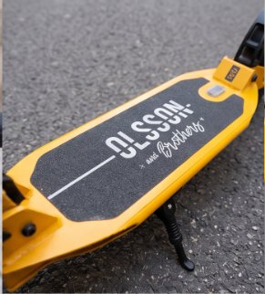 Patinete eléctrico infantil amarillo. Como nuevo