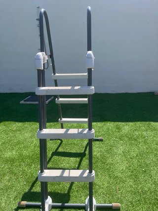 Escalera Intex Piscina Metal/Plástico( solo Jaen)