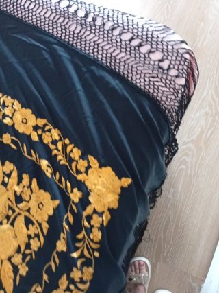 Mantón de Manila Negro y Dorado
