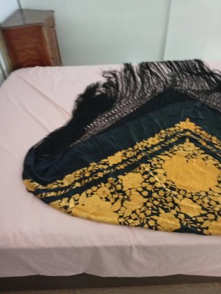 Mantón de Manila Negro y Dorado