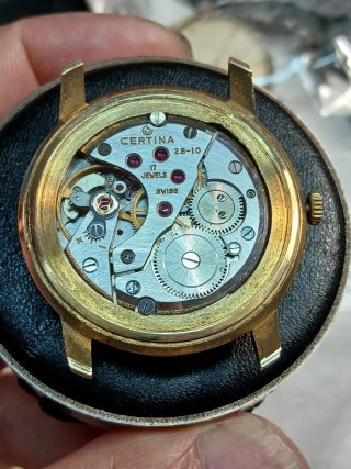 Reloj Certina Cuerda Caballero Dorado