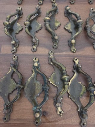 Tiradores vintage dorados para muebles