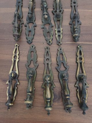 Tiradores vintage dorados para muebles