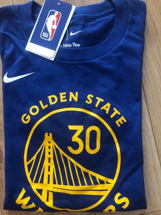 Camiseta Nike Warriors S. Curry. Talla XL infantil