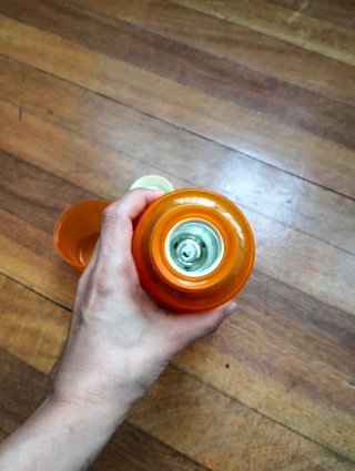 Termo vintage ámbar con taza