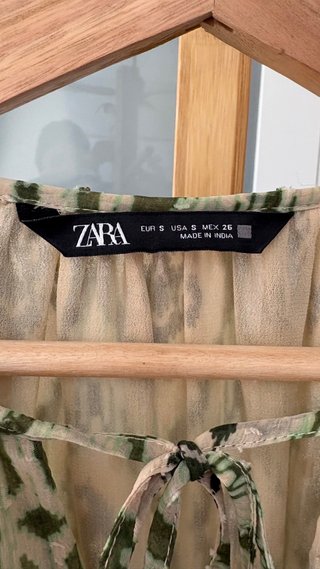 Vestido Zara estampado volantes