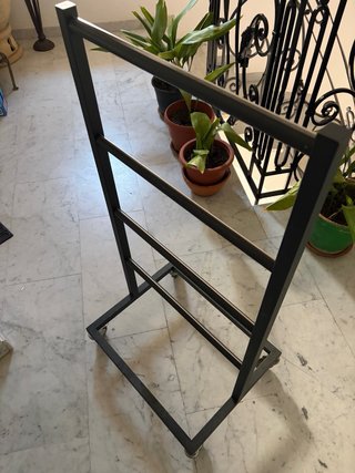 Burro para perchas con 4 baldas