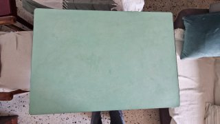 Mesa auxiliar vintage verde y negra
