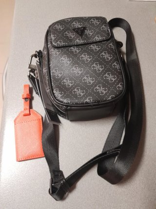 Bandolera Guess negra y gris