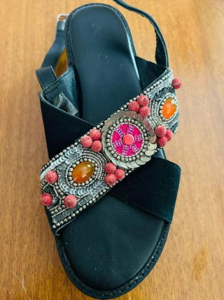 Sandali donna neri con decorazioni