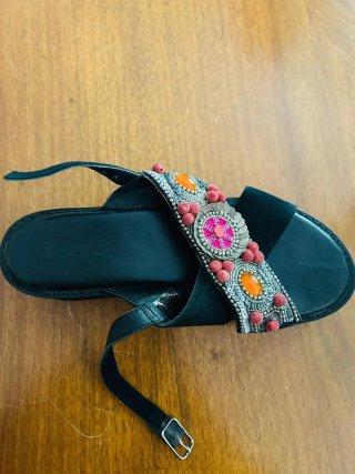 Sandali donna neri con decorazioni