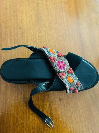 Sandali donna neri con decorazioni