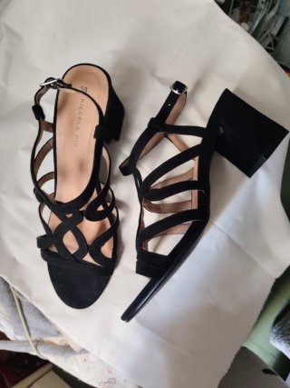 Sandalias negras tacón cómodo