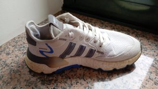 Tenis Adidas Beige y Gris