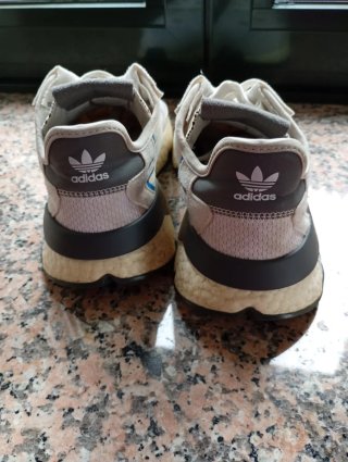 Tenis Adidas Beige y Gris