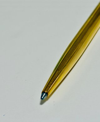 Bolígrafo Caran d'Ache chapado en oro