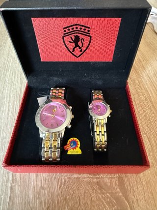 Conjunto de 2 relojes dorados y rosas