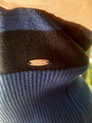 Top de punto azul y blanco de marca Armor-Lux
