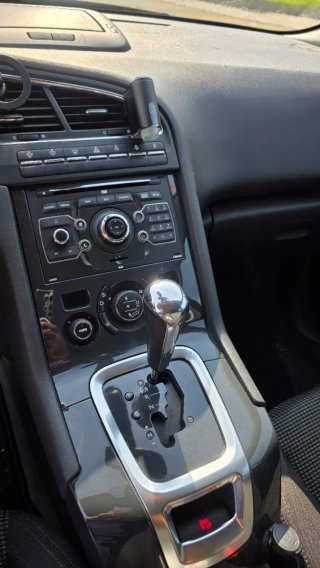 Peugeot 5008 2011